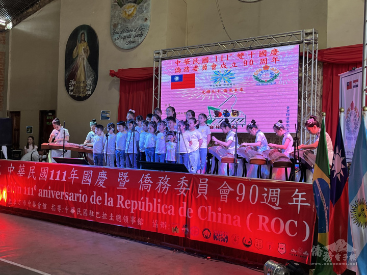 東方市中山僑校學生合唱表演