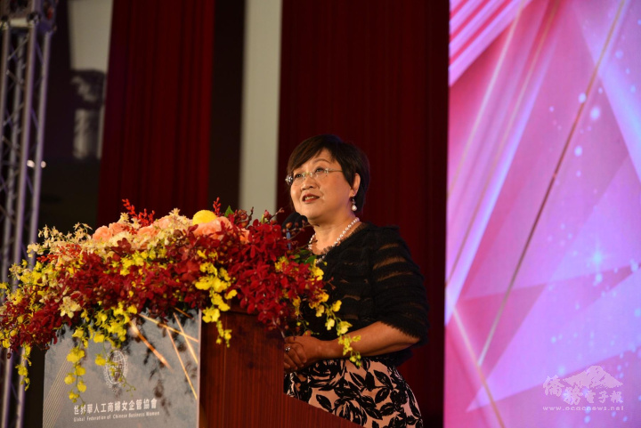 徐佳青出席世華第八屆牽手獎頒獎典禮並致詞