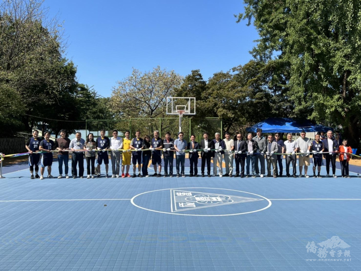 漢城華僑中學舉辦籃球場竣工剪綵儀式