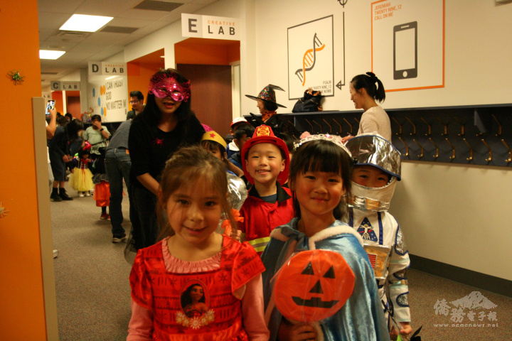 看到孩子來到中文學校，臉上綻放開心的笑靨，快樂學習中文，師長的辛苦都值得了