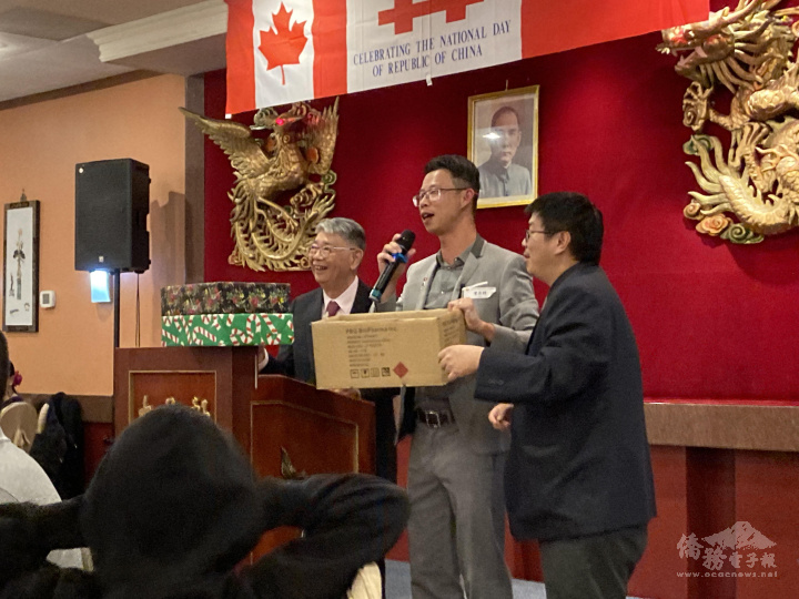 晚會摸彩活動帶動一波高潮