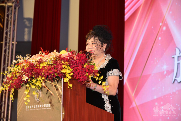 世華榮譽總會長施郭鳳珠説明創辦牽手獎理念