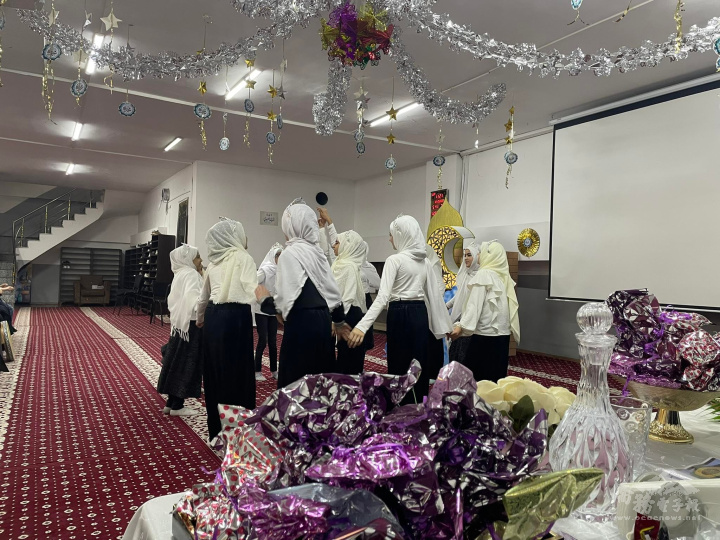 滿納海學校舉辦公民與道德課程，除了教導學生為人處事的準則與方針以外，當天也是聖人穆罕默德的生日，校長及師生們一起祈禱與追念