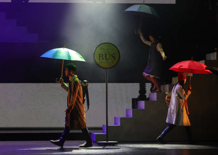 幾米音樂劇「向左走向右走」心電感應版記者會24日在台北國家戲劇院舉行，全劇從原著繪本出發，融入5G數位科技，盼帶給觀眾全新觀演感受。