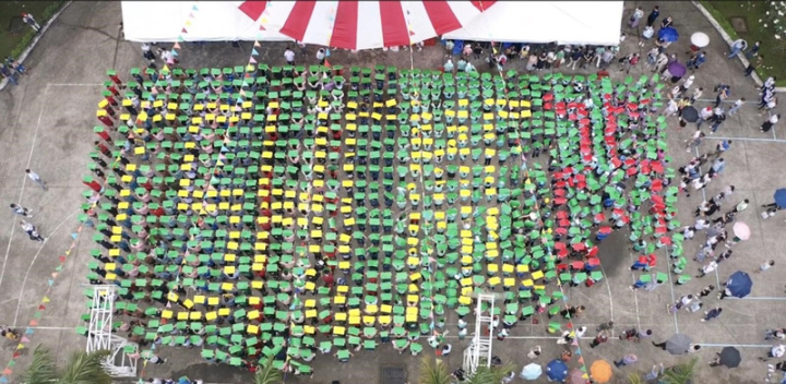 胡志明市台灣學校由越南總理府核准於1997年成立，隸屬中華民國駐胡志明市辦事處。學校成立至今屆滿25年，上千名師生20日以人體排字排出TSHCMC 25字樣為學校慶生。