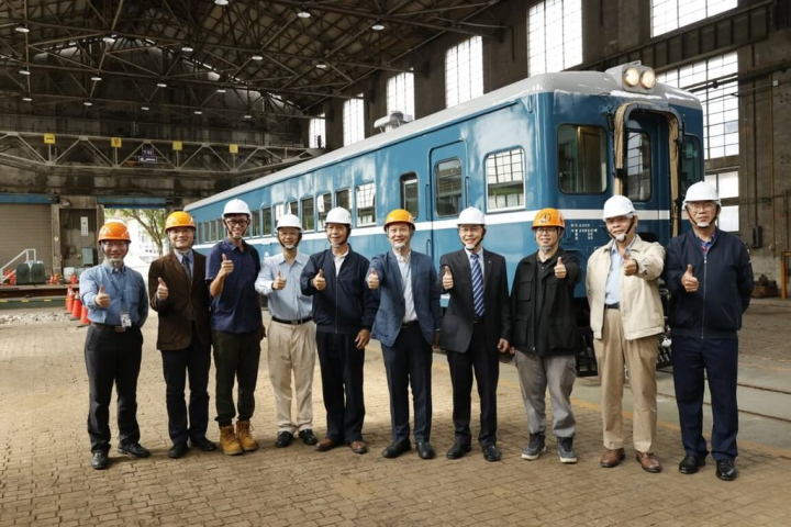 台鐵局與國家鐵道博物館籌備處合作，優先規劃將具有歷史意義的4輛藍皮柴油客車進行保存典藏，啟動合作修復與展示教育計畫，首輛DR2303號修復，其餘3輛112年修復，將於國家鐵道博物館開館後進行動態展示。（台鐵局提供）