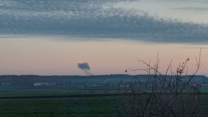 俄羅斯飛彈15日越境進入北約成員國波蘭，在波蘭接近烏克蘭邊境看到爆炸後有濃煙升起。（Stowarzyszenie Moje Nowosiolki via 路透社）