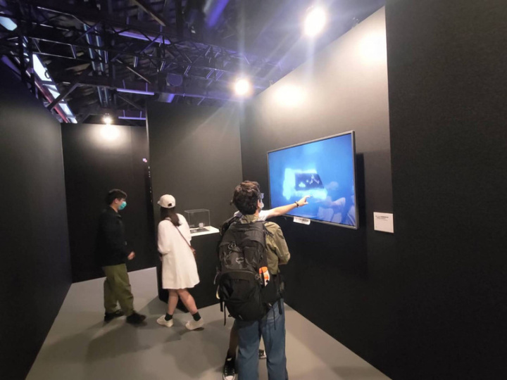 4D NFT「眾人之光（中華隊團結勇恆版）」現於2022 TCCF未來內容展展出，不少民眾參觀體驗。