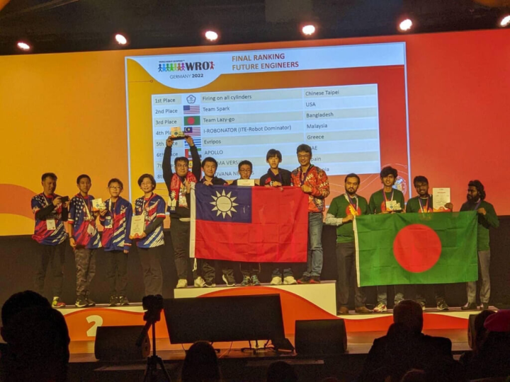 台中溪南國中參加國際奧林匹亞機器人大賽，在「未來工程師」組榮獲金牌。（玉山機器人協會提供）