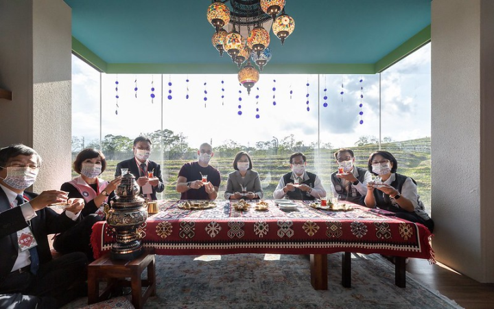 總統和出席人員合影