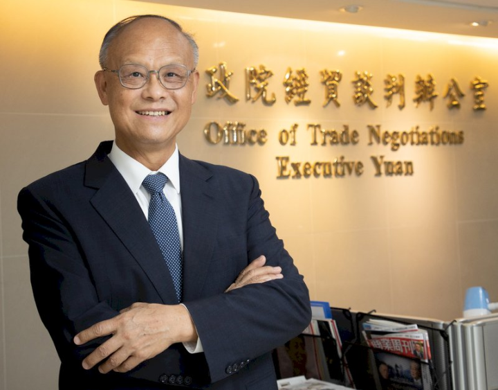 行政院政務委員鄧振中11日透過視訊向史丹佛大學的學者演講。