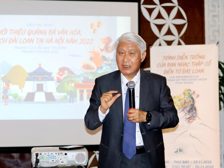 駐越南代表石瑞琦表示，台、越過去30年在貿易、投資、觀光、文化、學術各方面交流都非常密切。雙方防疫政策在選擇「與病毒共存」後，希望台越旅客互訪可以超過2019年的120萬人次。