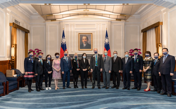 總統與「『國際獅子會』國際總會長布萊恩‧西恩訪賓一行」合影