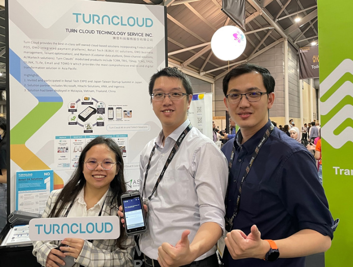 新加坡金融科技節本週登場，台灣參展業者包括騰雲科技。騰雲科技策略長史美圻（中）受訪表示，盼藉由參展拓展東南亞市場。