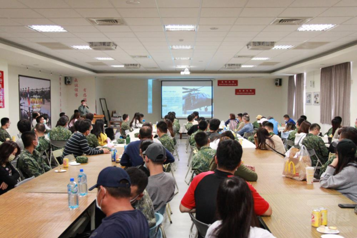 陸軍航空第601旅18日舉辦軍事訓練役官兵眷屬懇親活動。（601旅提供）