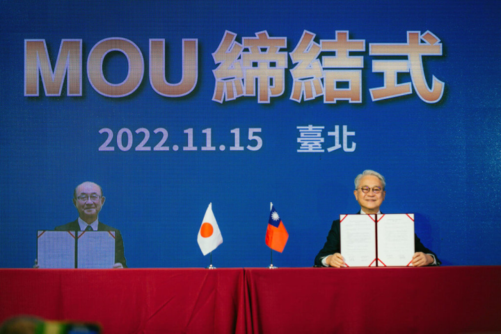 工商協進會與日本宮城縣國際經濟振興協會，15日透過線上簽署方式，完成合作備忘錄續簽儀式，左為宮城縣國際經濟振興協會理事長遠藤信哉，右為工商協進會理事長吳東亮。（工商協進會提供）