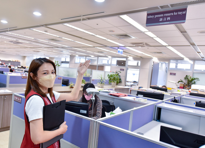 導覽辦公空間各樓層名牌、指示牌 