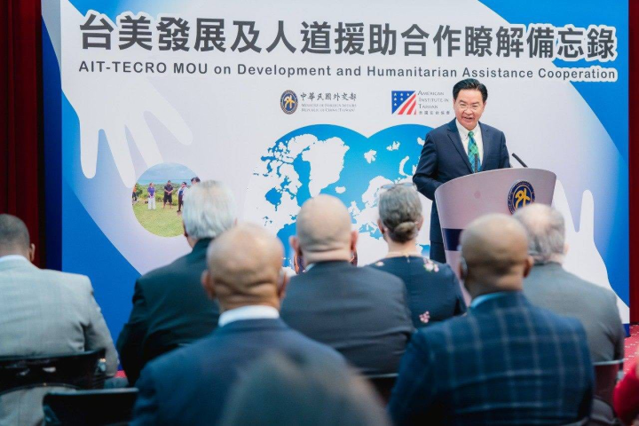 外交部長吳釗燮致詞宣布台美簽署「發展及人道援助合作瞭解備忘錄」。