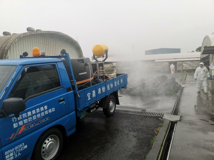 宜蘭縣動植物防疫所表示，五結鄉一處種鴨場日前陸續有鴨隻不明死亡，經採樣送驗後為新型H5N1亞型高病原性禽流感病毒引起，20日撲殺銷毀5010隻種鴨，並完成場區清消。（宜蘭縣動植物防疫所提供）