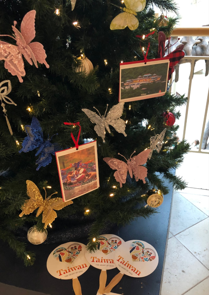 駐亞特蘭大辦事處參加Fernbank 博物館2022聖誕樹裝飾活動