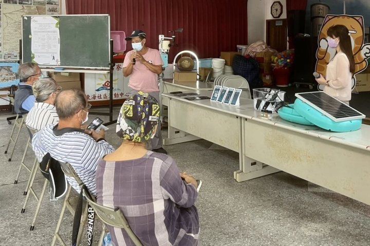亞太電信攜手養殖漁業發展協會，協助規劃與布建智慧養殖生產區示範場域，11日在屏東縣枋寮鄉東海社區舉辦智慧養殖研討會。（亞太電信提供）