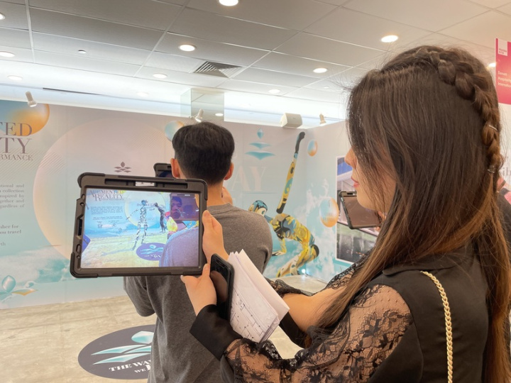 「冉起當代」（Affordable Art Fair）展覽會本週重返新加坡，自18日至20日舉行，其中一項結合舞者表演的擴增實境（AR）藝術創作十分吸睛。