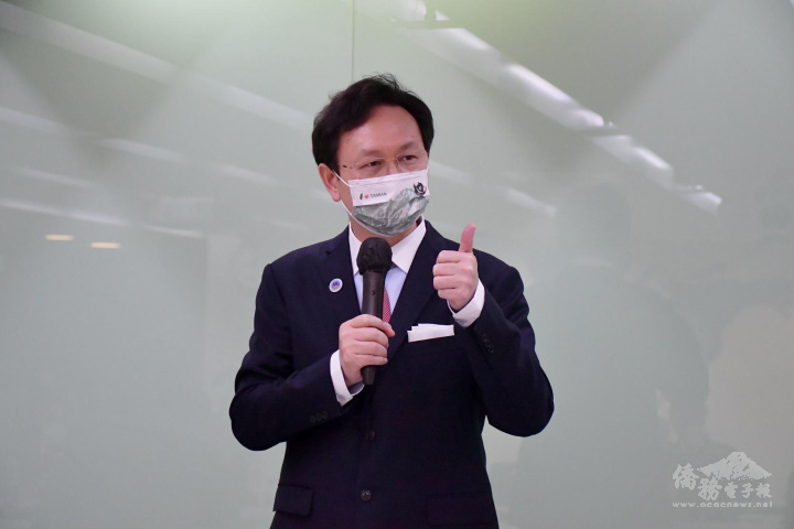 童振源致詞恭喜獲獎者表現卓越的經濟實力