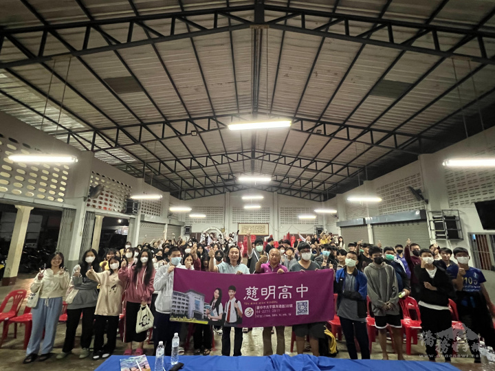 清萊滿堂建華中學宣導合影