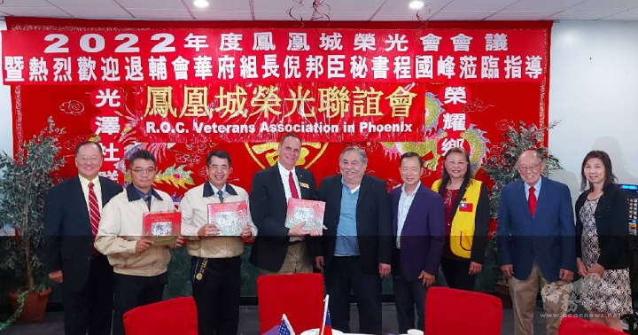 倪邦臣組長和程國峰秘書與鳳凰城美國退伍軍人交流