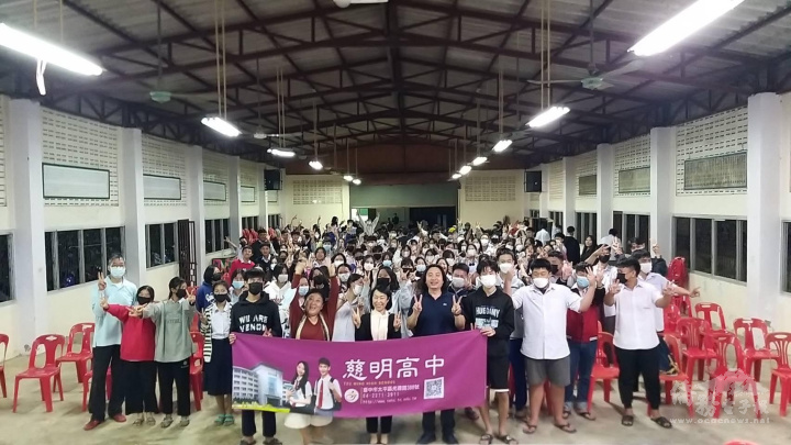 清邁熱水塘一新中學宣導合影