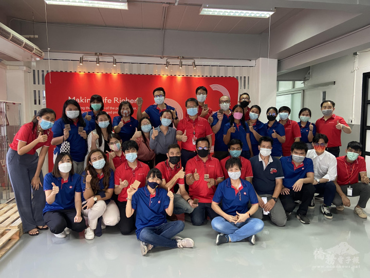 正美集團泰國分公司員工素質高，在專業學習中團結一心，與公司共同成長