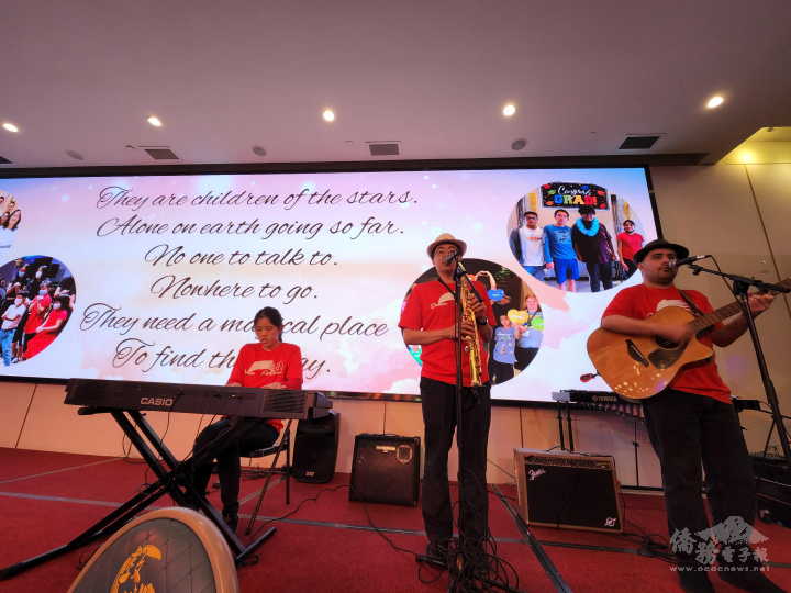 華人特殊兒童之友會(FCSN)機構學員組成樂團表演