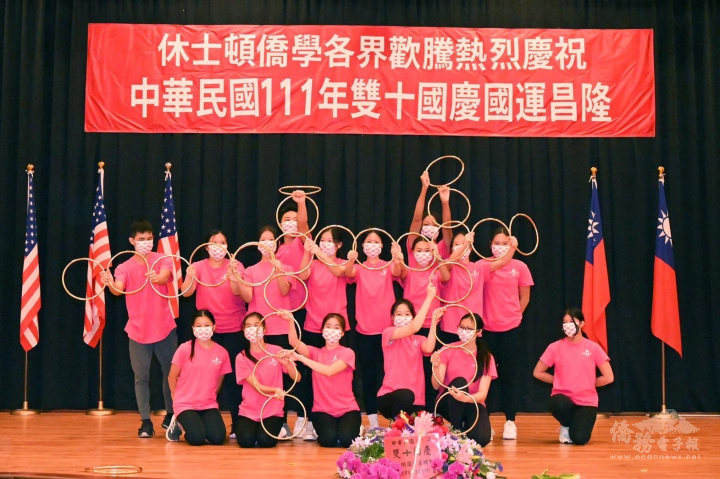 FASCA學員以金環排成雙十歡慶中華民國臺灣生日快樂