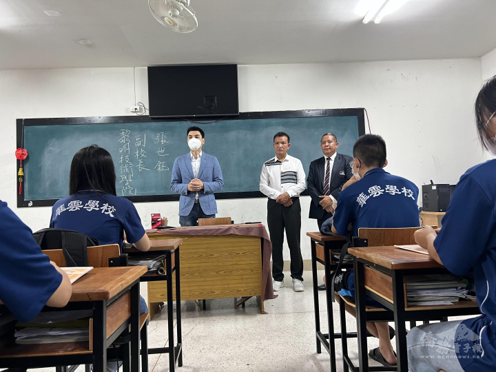 向華雲學校高三班分享宣導