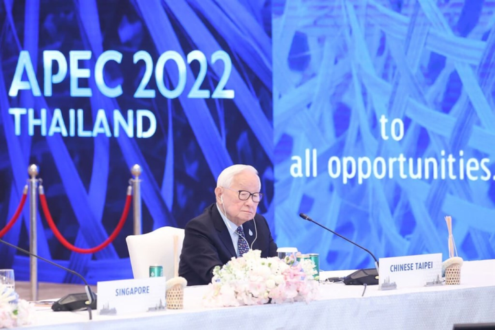 2022亞太經濟合作會議（APEC）經濟領袖第一場閉門會議18日在泰國曼谷舉行，台灣APEC領袖代表、台積電創辦人張忠謀出席。