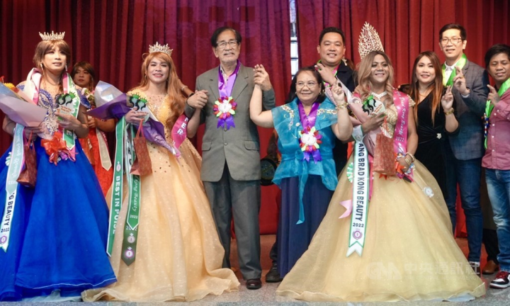 CIASI Founder and International Chairman Julius Magno (front, third left) and CIASI International Sorority President Jacqueline Reyes (front, fourth left). CNA photo Dec. 19, 2022