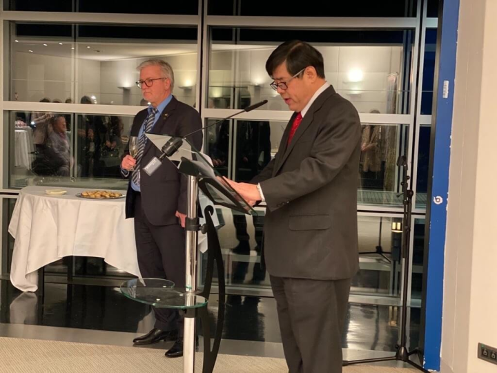 陳立國（右）表示，過去兩年多來，歐洲議會支持台灣的力道空前強勁，共通過25項友台決議案、接連派遣議會代表團正式訪問台灣、跨黨派議員多次連署發表友台聲明。（駐歐盟代表處提供）