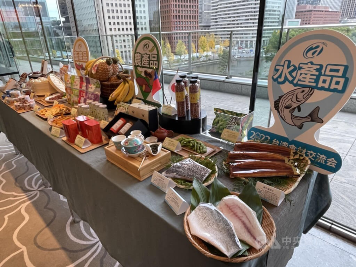 Taiwanese produce are displayed at Thursday Taiwanese produce are displayed at Thursday's signing ceremony in Tokyo. 