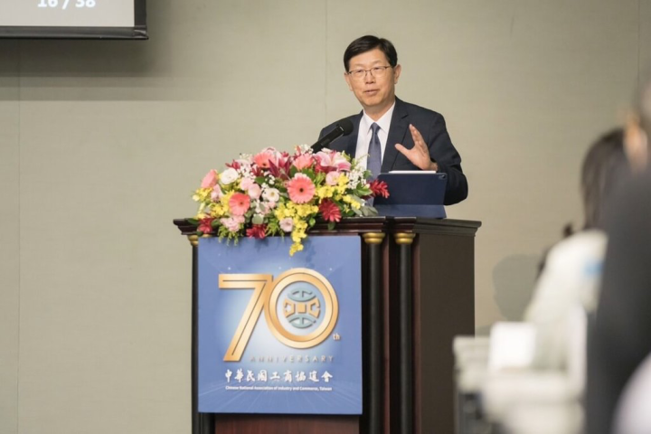 鴻海集團董事長劉揚偉應工商協進會之邀，以「台灣在全球電動車產業的機會與挑戰」為題進行演講。（工商協進會提供）