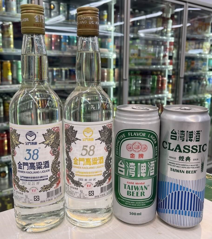 Bottles of Kinmen Kaoliang Liquor and cans of Taiwan Beer become the latest Taiwanese products face hurdles in exports to China. 