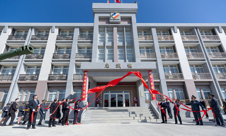 蔡英文總統23日上午主持「國軍興安專案砲兵第四三指揮部考潭營區落成典禮」