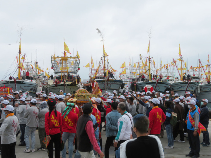  2022年台中大甲媽澎湖遶境會香活動9日熱鬧展開，大甲鎮瀾宮天上聖母在大批信徒等人隨行下抵達澎湖，舉辦4天的海陸遶境祈福活動。