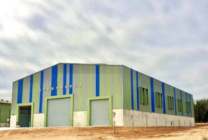 金門縣廢棄物倉儲貯存廠完工儀式7日舉行，環保局表示，貯存廠短期可解決廢棄物堆置問題，長期可作為產製固體再生燃料場域，逐步完成垃圾全分類零廢棄目標。（金門縣環保局提供）