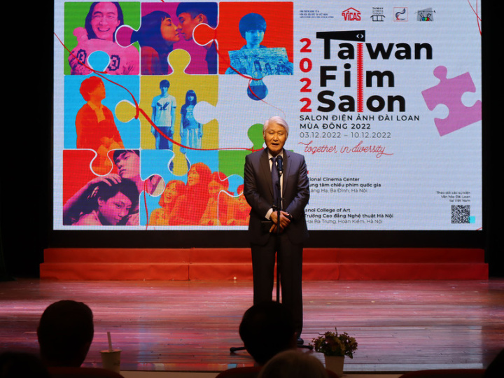駐越南代表處3日至10日舉辦2022冬季台灣電影沙龍，盼透過放映台灣電影重新喚起越南民眾對台灣影視作品的興趣。圖為駐越南代表石瑞琦致詞。