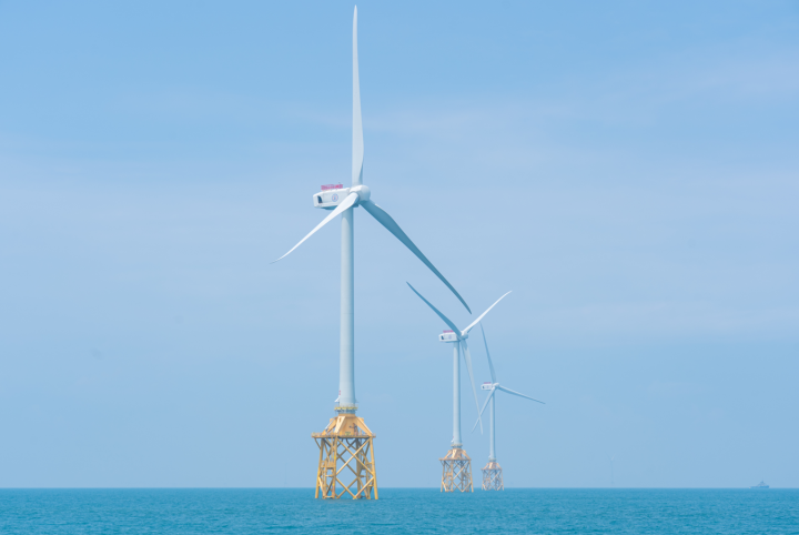 台灣秋冬風力發電效果佳，尤其在離岸風場建置更多後，更能看出發電效果。圖為台電離岸風電一期。