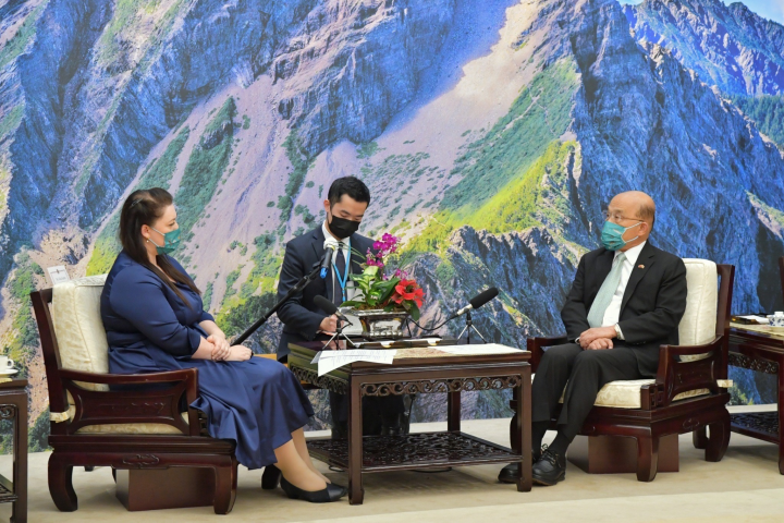 2022年12月1日行政院長蘇貞昌接見「英國國會下議院外交委員會」訪團一行