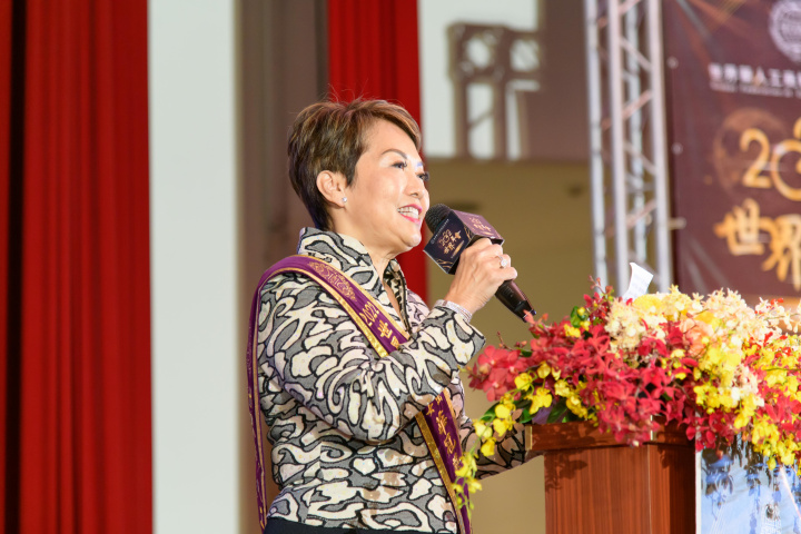 王寶玲榮獲第九屆世界十大傑出華商婦女華冠獎  (世華總會提供)