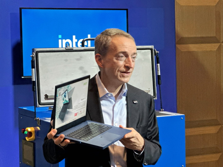 美商晶片大廠英特爾7日在台北舉辦年度永續日活動，執行長季辛格（Pat Gelsinger）到訪現身實機展示區，稱讚宏碁使用環保材料打造的筆記型電腦符合永續概念。
