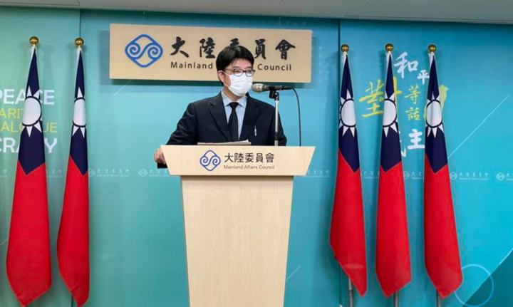 陸委會副主委邱垂正表示，小三通金馬春節專案將比照搭機入境辦理，在船班抵達金馬後，對乘客進行唾液PCR。