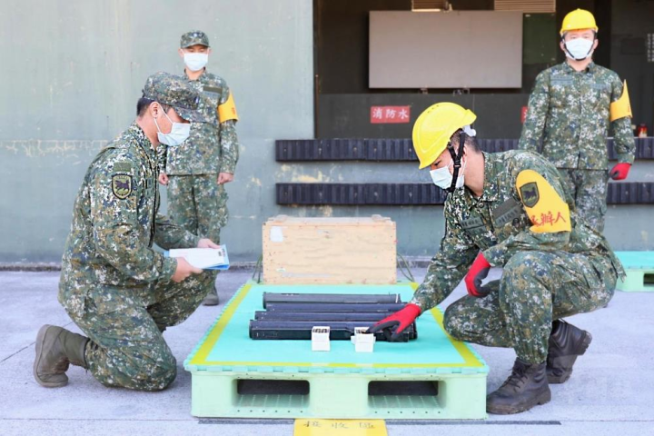 陸軍五支部彈藥庫辦理彈藥庫儲管理示範，藉由規定講解、實作觀摩與問題討論，強化後勤管理效能。（陸軍第十軍團提供）